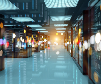 Raum mit Serverschränken und Lichtelementen