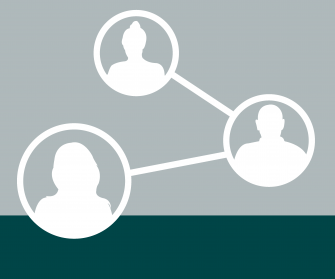 Videokonferenz mit drei Personen