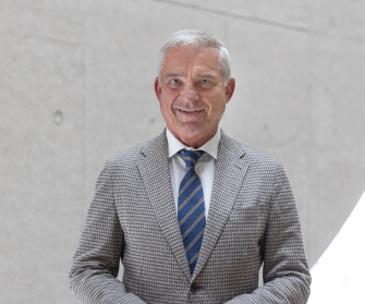 Portraitfoto von Thomas Strobl, dem Stellvertretenden Ministerpräsident und Minister des Inneren, für Digitalisierung und Kommunen in Baden-Württemberg